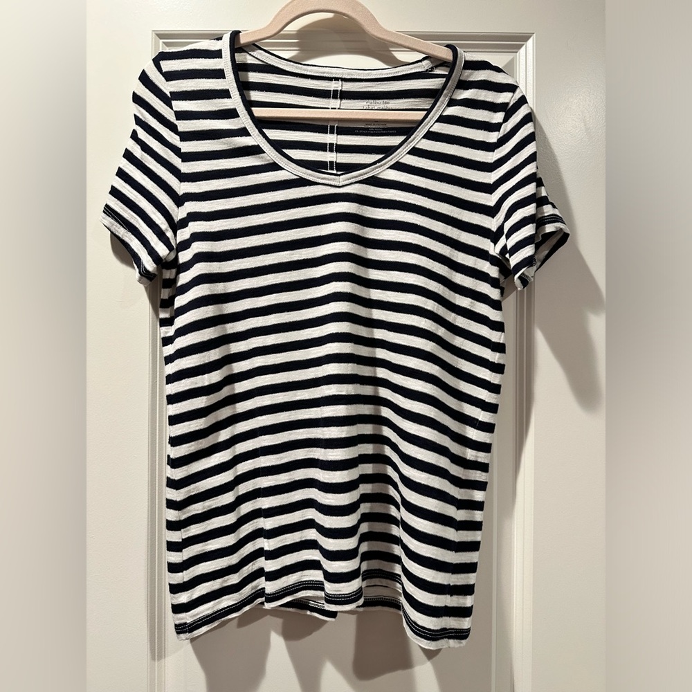 Navy and white stripe Banana Republic t-shirt. Size M. Like new!